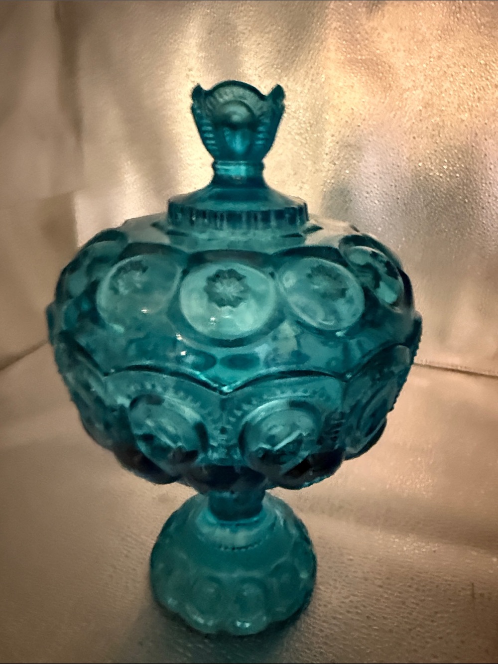 Vintage moon &star pattern circular depression and embossed stemmed pedestal - Picture 16 of 16
